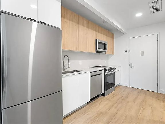 5th image of 300 W 136th St #4J
