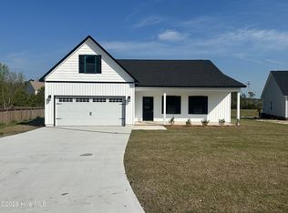 111 Camelot Dr, Holly Ridge, NC 28445