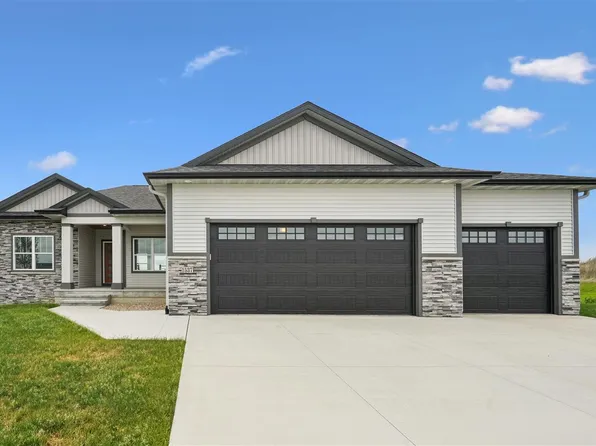 1537 Deerfield Dr, Fairfax, IA 52228
