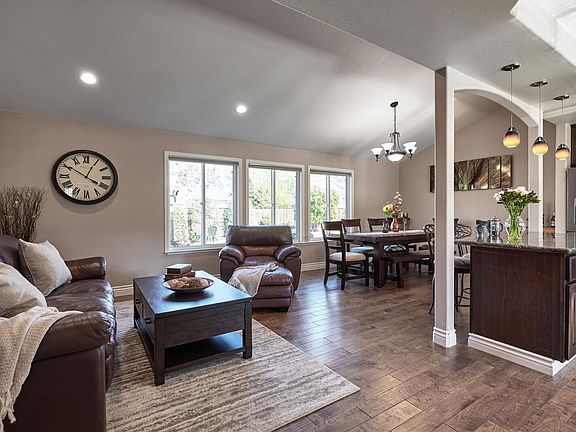 5th image of 609 Heatherkirk Ct