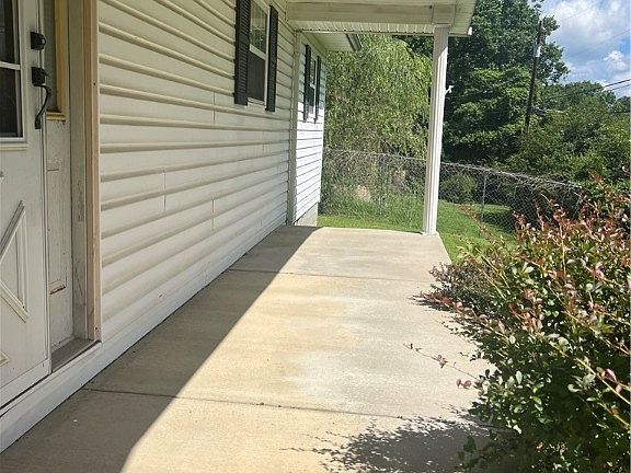 5th image of 26 Wood Cir