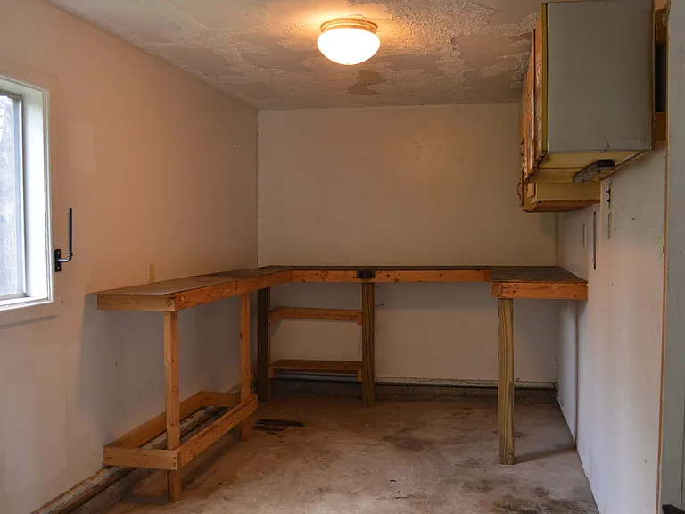 2135 Gates Ave — Photo 15