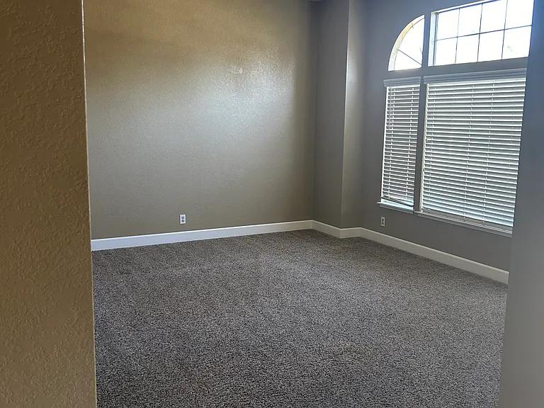 2813 Nora Ln — Photo 7
