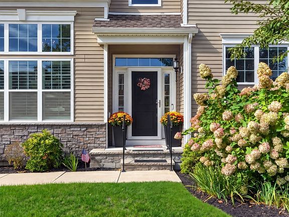 2nd image of 29 Henry Way #29