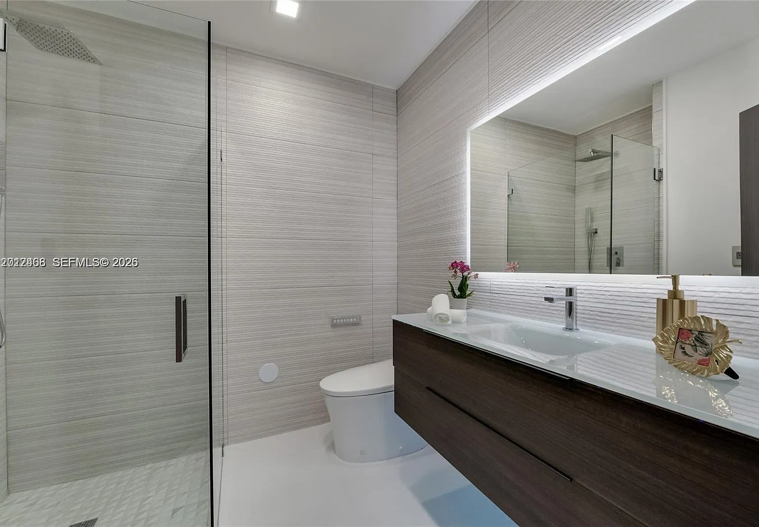 4 bed, 2426 sqft, $8,900 — Photo 2