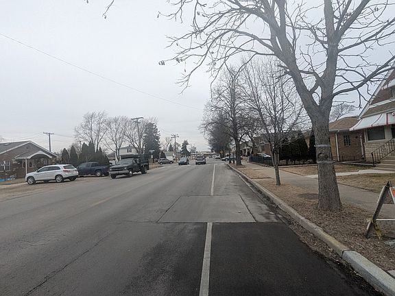 4th image of 4449 N Narragansett Ave