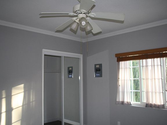 2nd image of 5117 1/2 Oakland St