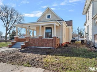 309 7th St, Lincoln, IL 62656