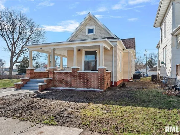 309 7th St, Lincoln, IL 62656