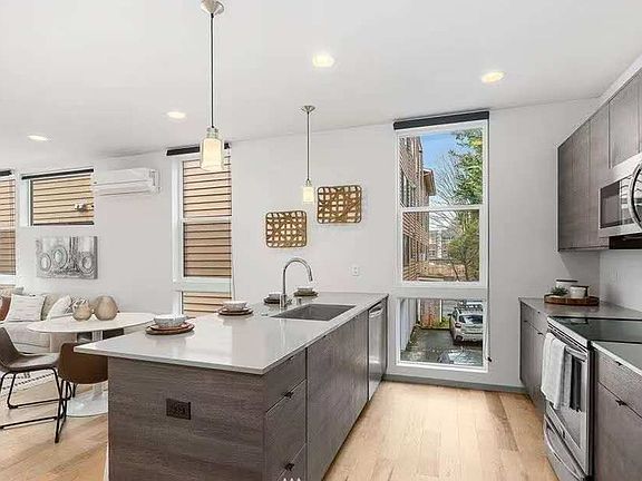 4th image of 11234 Greenwood Ave N #B