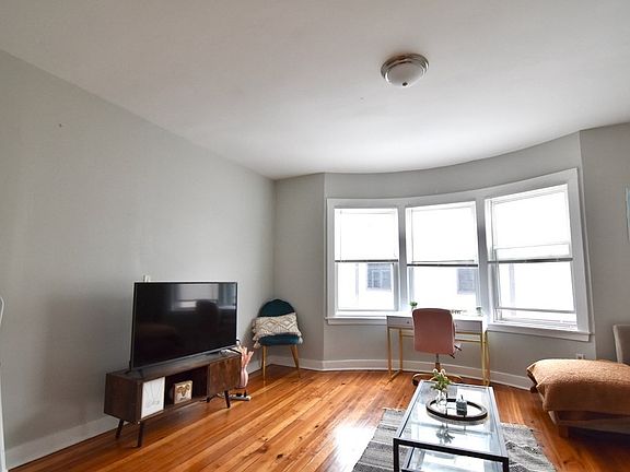 3rd image of 2 Bay St #2