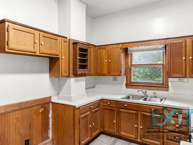 440 Thompson St — Photo 10