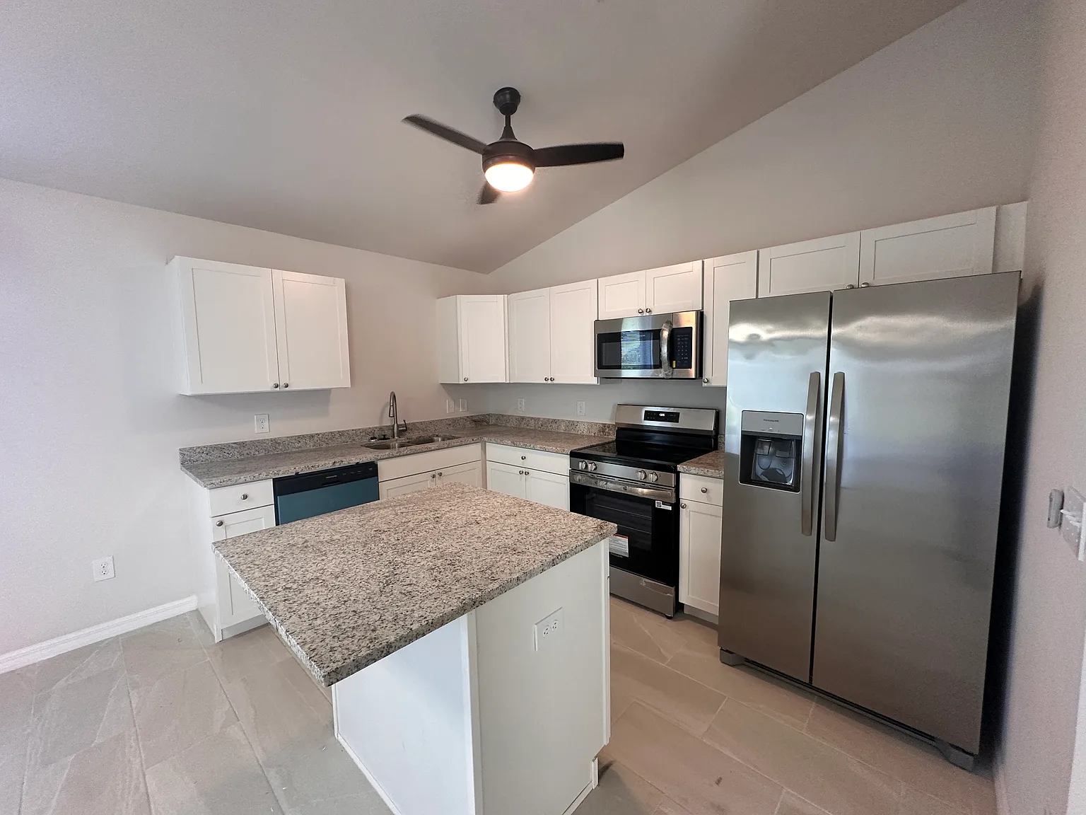 1223 NE 14TH PL — Photo 2