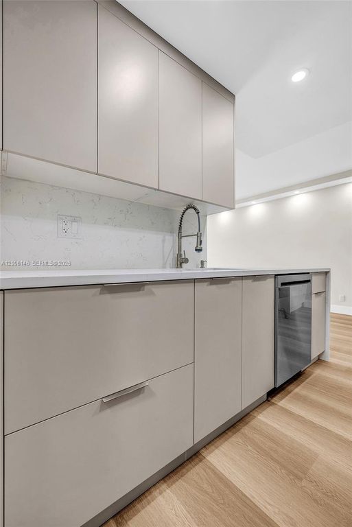 400 N Riverside Dr APT 203, photo 8