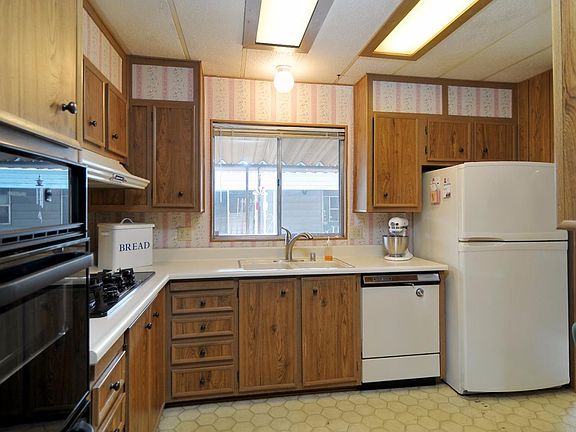 3rd image of 3104 Oakbridge Dr