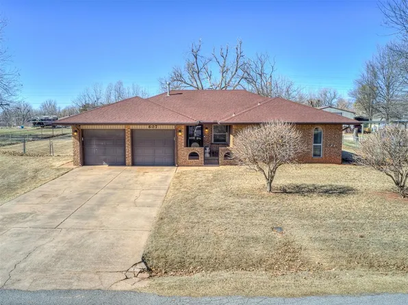 607 S Pleasant View Dr, Mustang, OK 73064