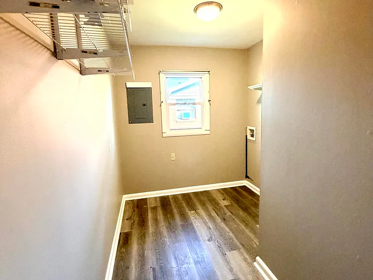 1711 Clarence Dr — Photo 8