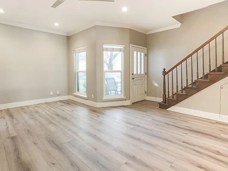 1307 Kinney Ave #122 — Photo 7