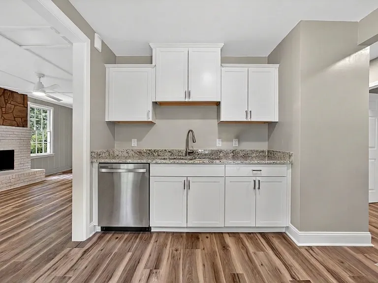 2218 Holt Dr — Photo 7