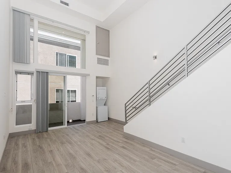 Lido Apartments - 1039 S Hobart — Photo 36