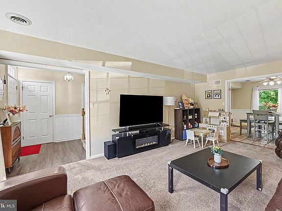 5th image of 6309 Stanford Ct