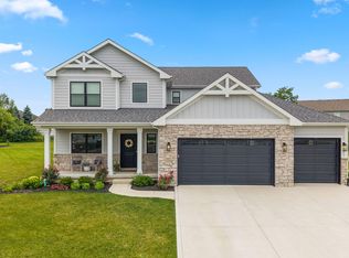 8892 Morning Crest Ct, Saint John, IN 46373
