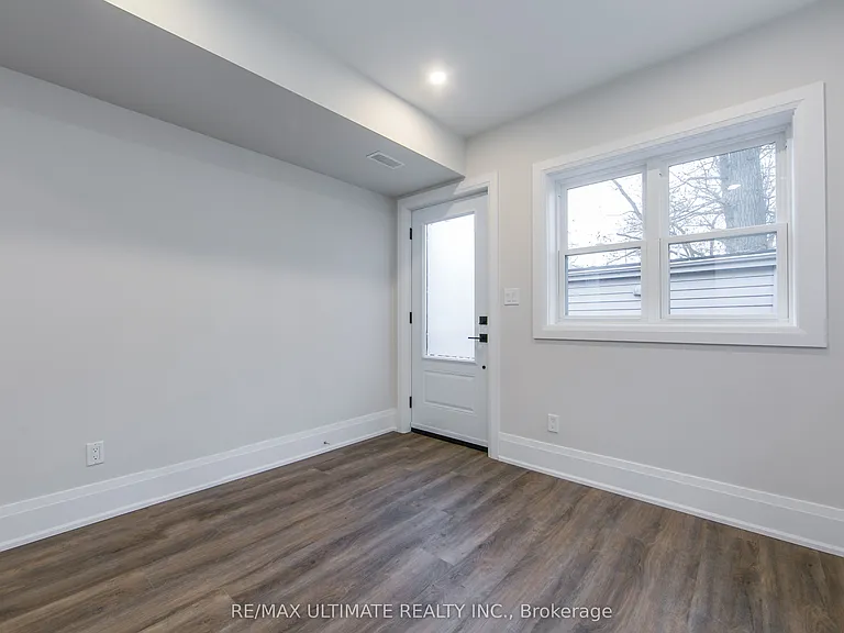 19 Fernwood Park Ave #MAIN — Photo 7