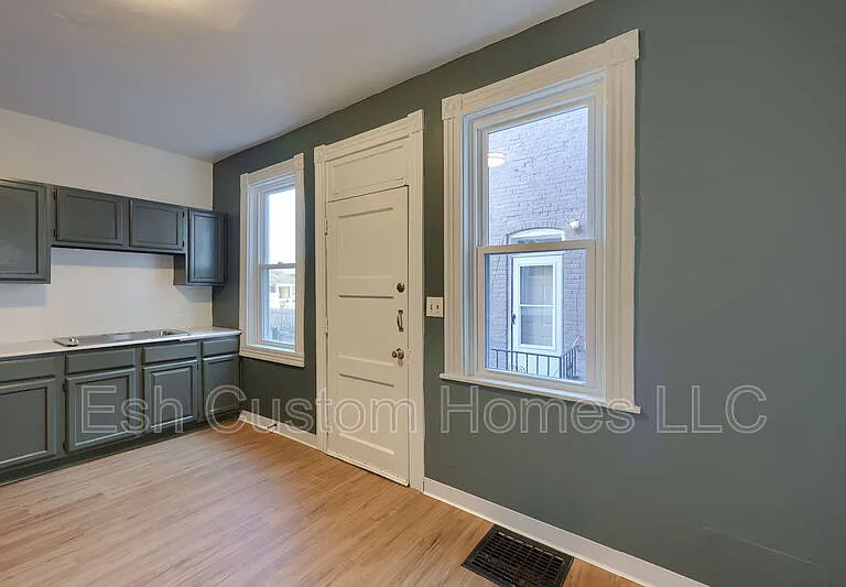 227 S Ann St — Photo 16