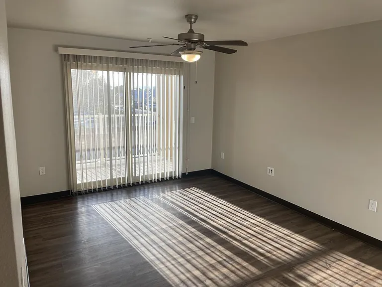 Lynne Village Apartments — Photo 38