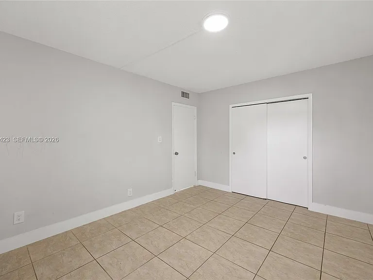 4933 Hollywood Blvd #201 — Photo 7