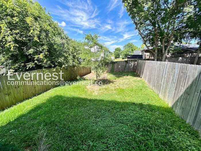 2146 Burns St — Photo 21
