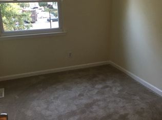 27 Coachlight Ct, New Castle, DE 19720