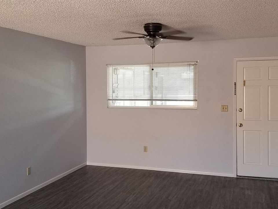 2nd image of 907 E 4th Pl