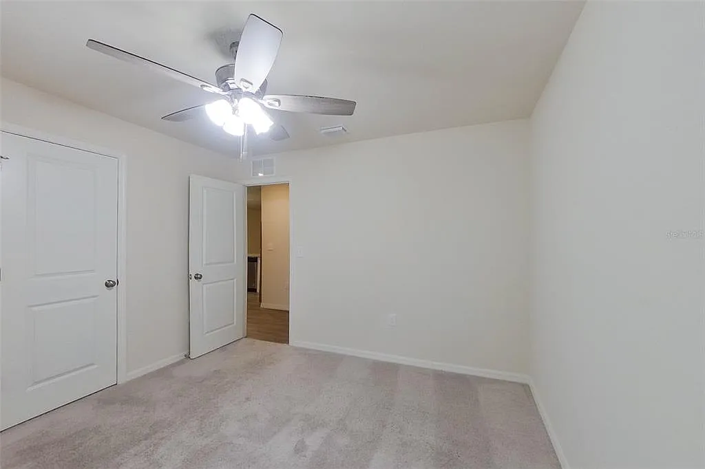 3 bed, 2.0 bath, 1400 sqft, $1,574 — Photo 3