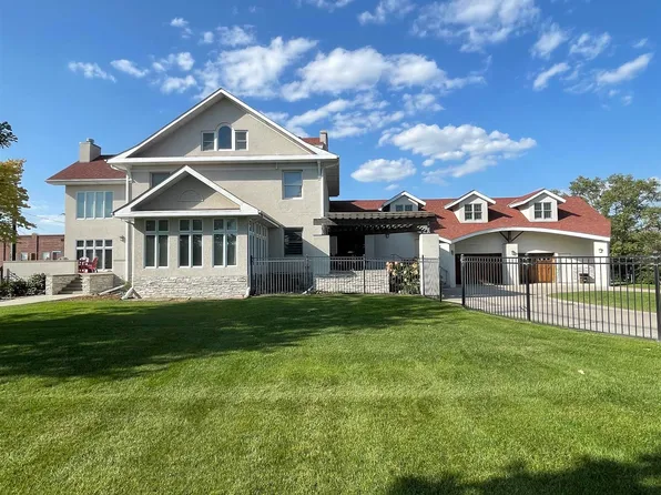 114 S 9th St, Newman Grove, NE 68758