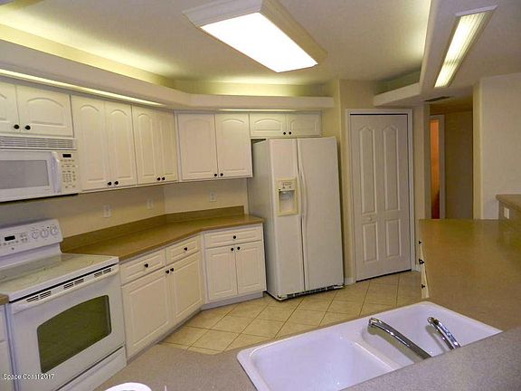 4th image of 8922 Laguna Ln Unit 401