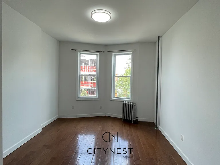 152 9th St #3R — Photo 3