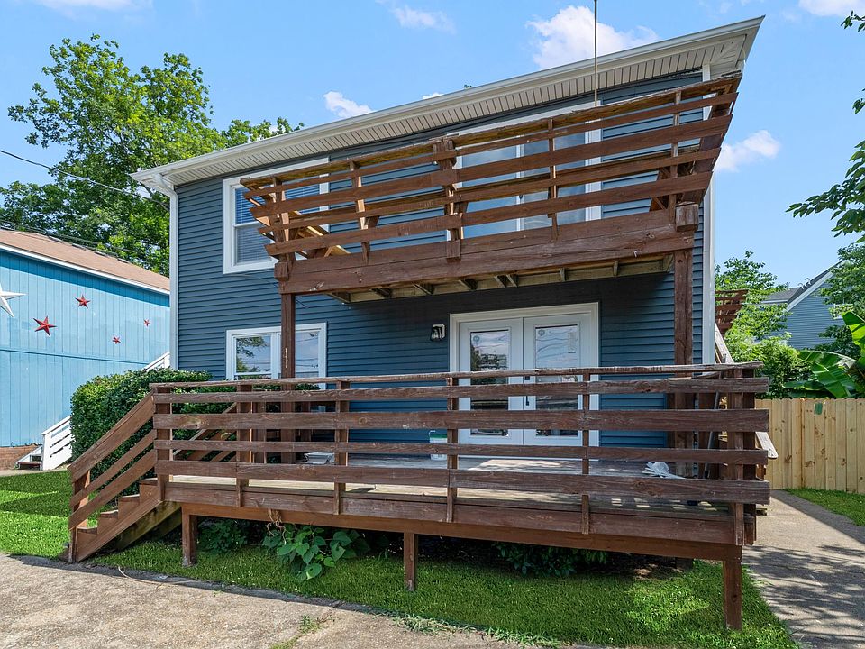 Upstairs unit for lease
