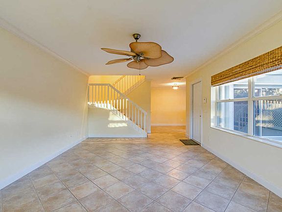 5th image of 1941 Stratford Way #35A