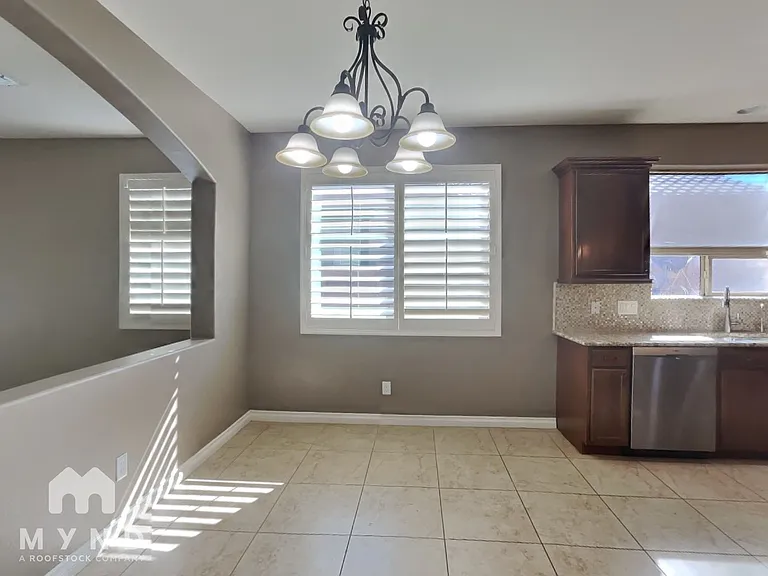264 E Mead Dr — Photo 4