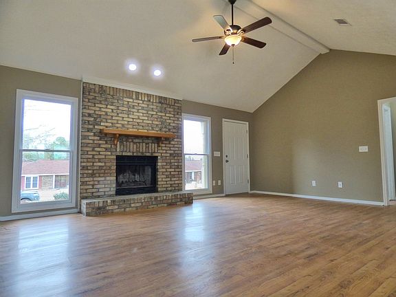 3rd image of 33 Lee Road 988