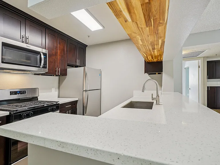Windfaire Apartments — Photo 46