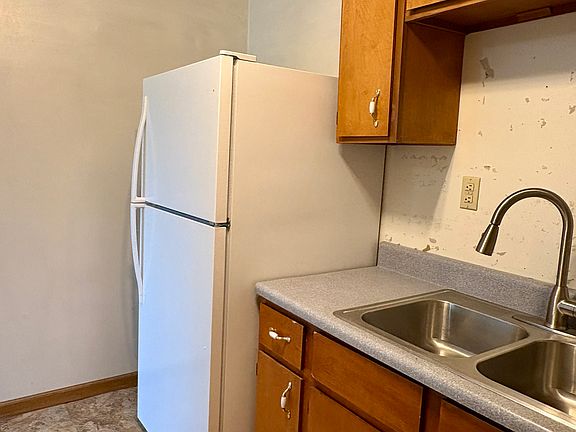 3rd image of 1871 Highway 70 E APT 203