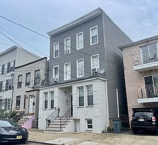1st image of 162 Griffith St APT 1
