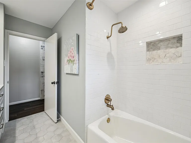 10714 Piping Rock Ln — Photo 34