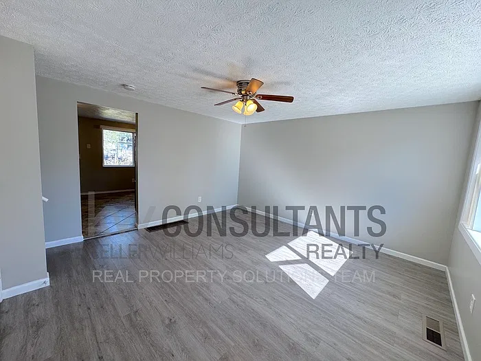 3 bed, 2.0 bath, 1444 sqft, $1,895 — Photo 3
