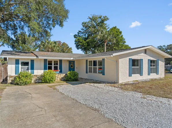 145 W Terry Cir, Mary Esther, FL 32569