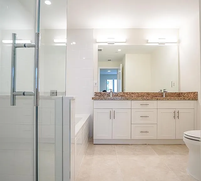 1091 Galiano St #502 — Photo 14