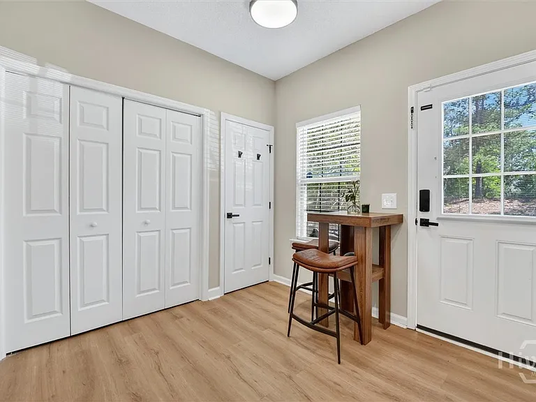 111 Coach House Sq — Photo 10