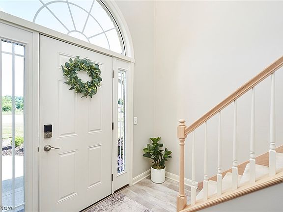 3rd image of 7950 Loriwood Cir NW